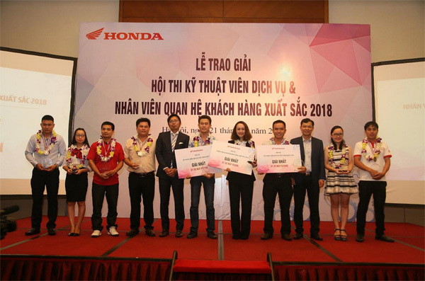 Honda trao giải Kỹ thuật viên, nhân viên QHKH xuất sắc 2018