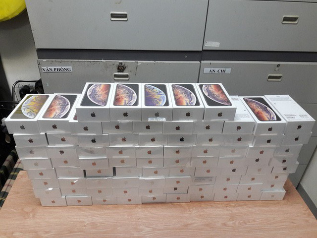 Hải quan Tân Sơn Nhất bắt giữ lô hàng hơn 250 iPhone, trị giá gần 7 tỷ