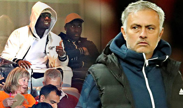 Mourinho tước băng đội trưởng Pogba, phòng thay đồ MU loạn