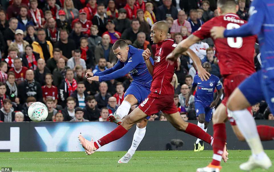 Hazard lập siêu phẩm, Chelsea ngược dòng hạ Liverpool