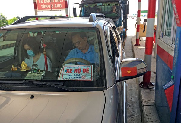 Xử lý nghiêm ô tô sử dụng biển xe hộ đê giả để trốn phí tại cao tốc Cầu Giẽ
