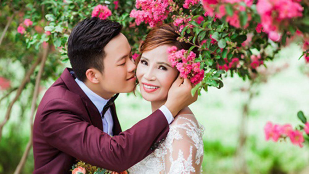 Chuyện tình cô dâu 62 chú rể 26 ở Cao Bằng gây xôn xao báo Trung