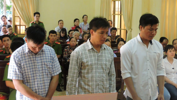 Ghẹo vợ bạn, anh em trung úy công an dính án giết người