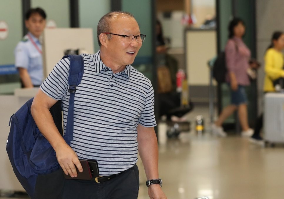 HLV Park Hang Seo trở lại Việt Nam: Đau đầu tìm trợ lý, tuyển quân đá AFF Cup