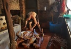 Làng ăn thịt chó ngày Tết ở Hà Nội: Ế hàng chục mâm cỗ vì đổi món