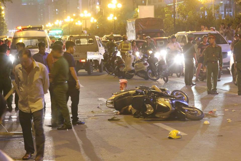 Thanh sắt rơi từ tòa nhà đang xây ở đường Lê Văn Lương, người phụ nữ tử vong