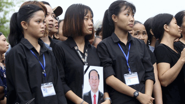 Ngàn người bần thần phút tiễn biệt Chủ tịch nước về đất mẹ