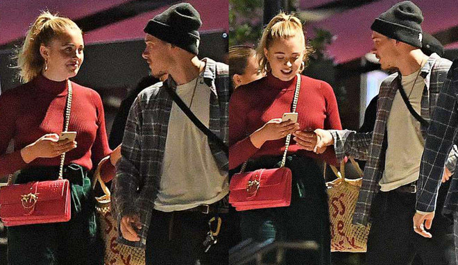 Quý tử nhà Beckham thân mật với gái lạ trên phố