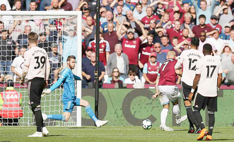 MU thảm bại West Ham, ghế Mourinho lung lay dữ dội