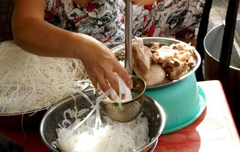 Từ hôm nay: Hành vi vô tư này của bà quán cơm, hàng bún bị phạt nặng