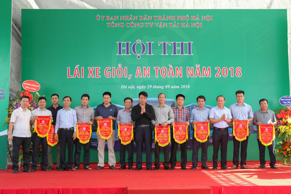 Tài xế buýt Hà Nội tranh tài tại 'Hội thi lái xe giỏi, an toàn'