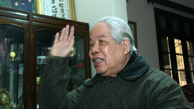 Cái vỗ vai đặc biệt của nguyên Tổng bí thư Đỗ Mười