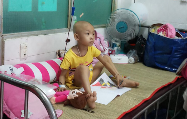 Cô bé 5 tuổi kiên cường đối mặt với căn bệnh ung thư