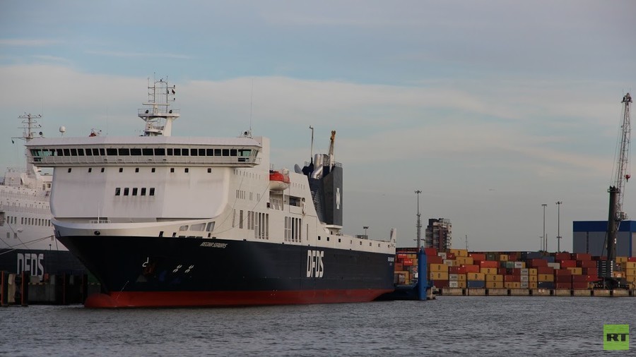 Cháy phà, hàng trăm người mắc kẹt trên biển Baltic