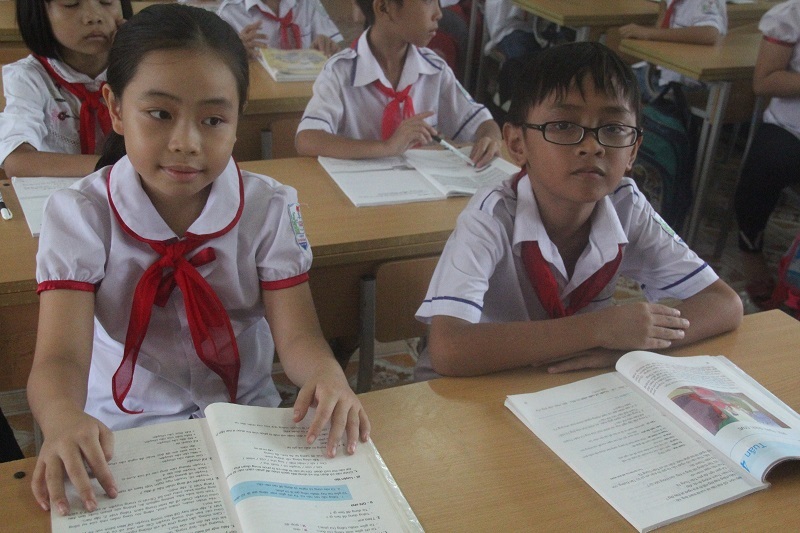 Nhấn vào ảnh để phóng to Gặp 2 há»c trò quê nói tiếng Anh nức lòng mạng xã há»i
