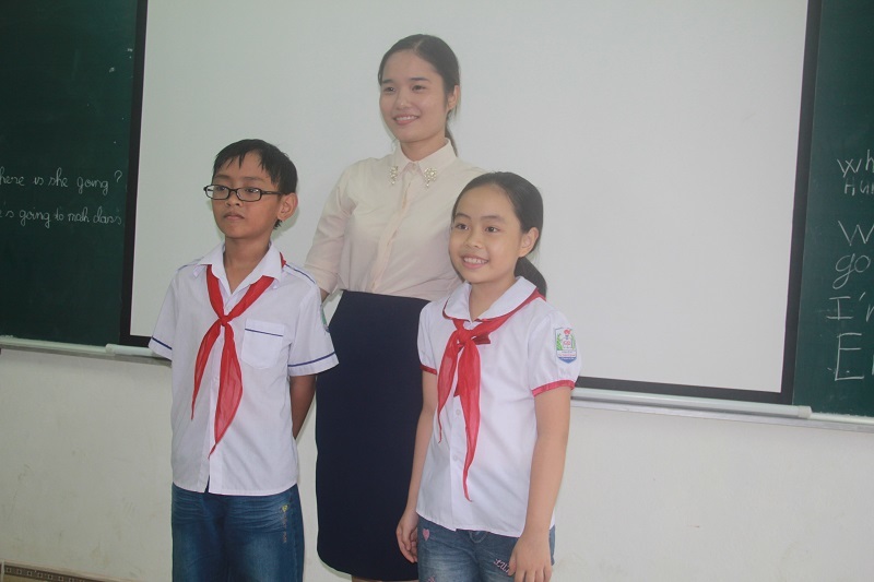 Nhấn vào ảnh để phóng to Gặp 2 há»c trò quê nói tiếng Anh nức lòng mạng xã há»i