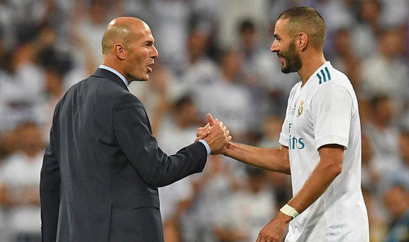 Zidane kéo Benzema đến MU, Barca sắp sa thải Valverde