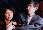 Vợ cũ Stephen Hawking tiết lộ những chi tiết sai trong bộ phim về chồng