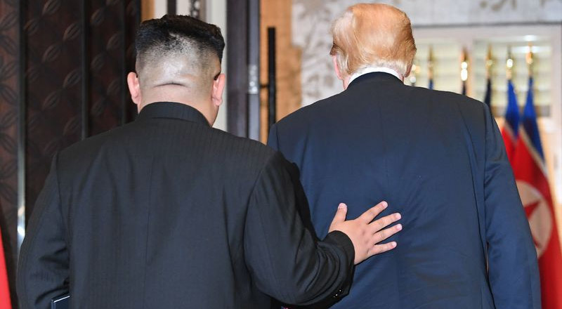 Ông Trump 'yêu' Kim Jong Un đến mức nào?