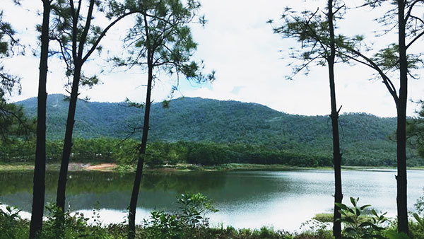 Quảng Ninh: Điểm du lịch sinh thái hồ Yên Trung hút khách