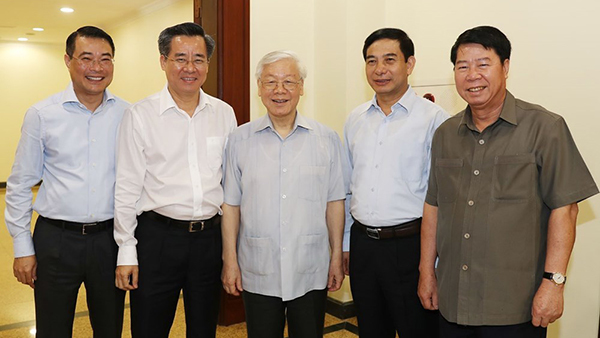 Hình ảnh lãnh đạo Đảng, Nhà nước trong ngày họp thứ 2 hội nghị TƯ 8