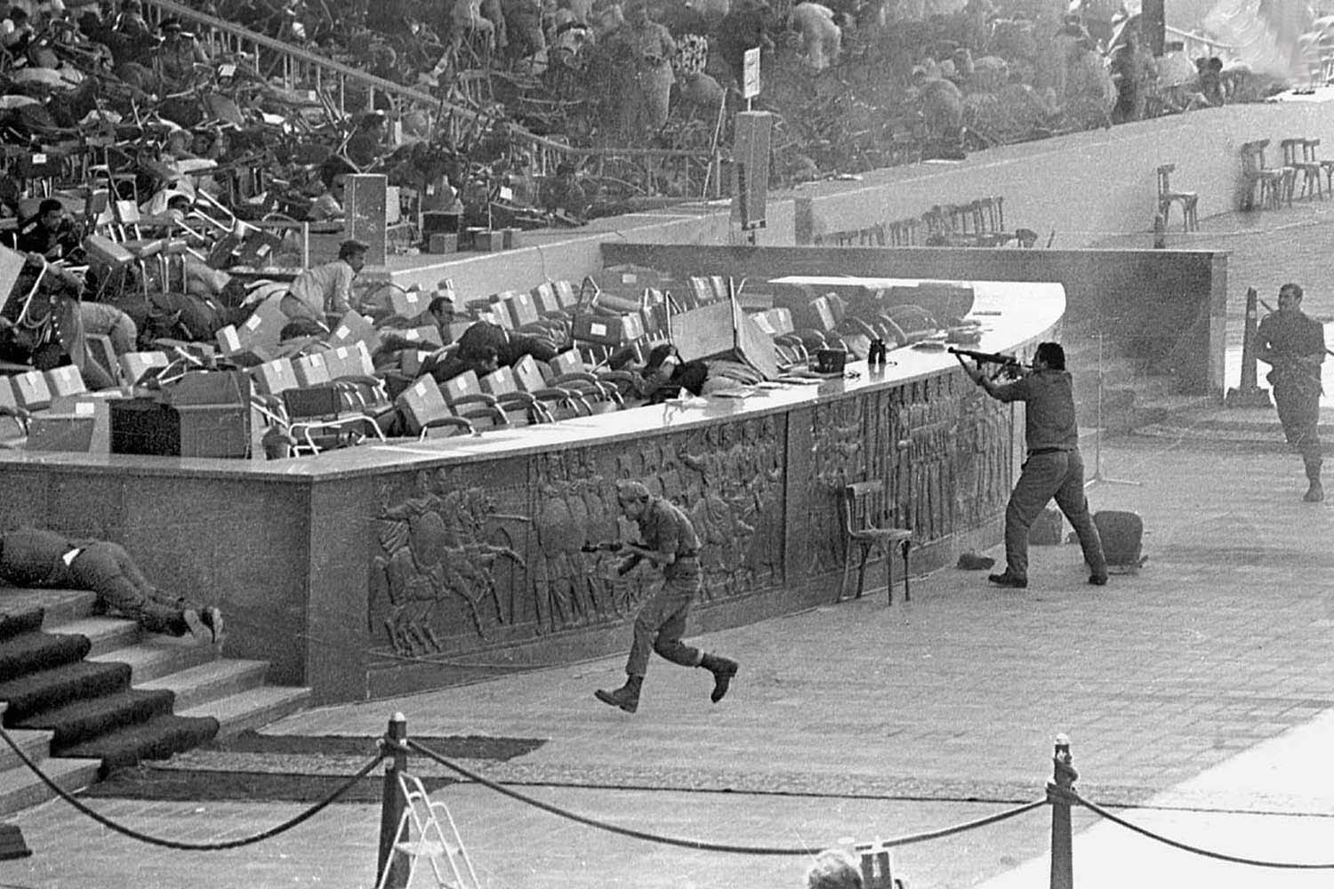 Ngày này năm xưa: Tổng thống bị ám sát giữa lễ diễu binh