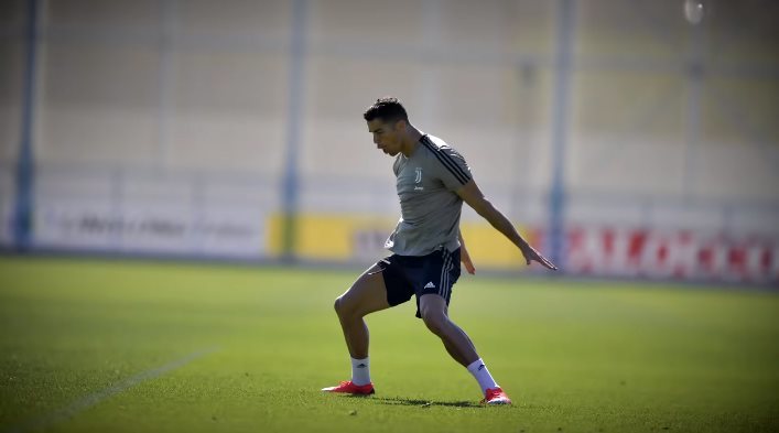 Ronaldo tập luyện, ăn mừng phấn khích giữa cáo buộc hiếp dâm