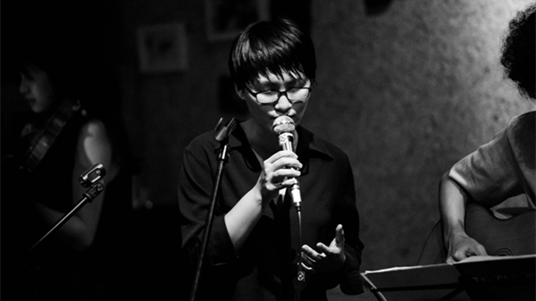 Nguyên Hà hát hit Mỹ Tâm trong buổi ra sách của MC Tùng Leo