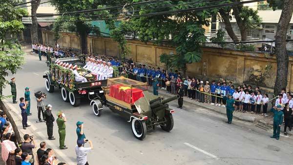 Bịn rịn tiễn đưa nguyên Tổng bí thư Đỗ Mười về với đất mẹ