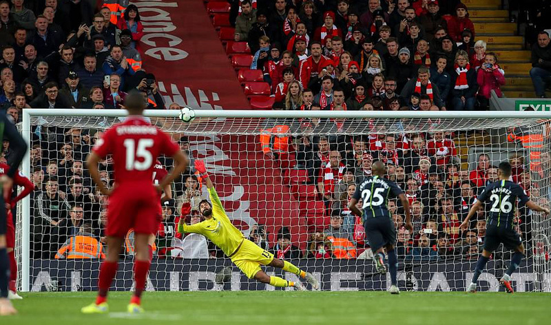 Mahrez hỏng phạt đền, Man City tuột chiến thắng ở Anfield