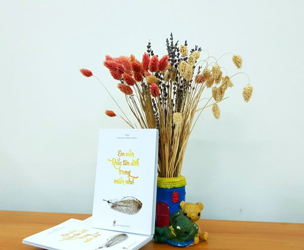 Tình yêu khắc khoải trong tập thơ của Phượng Hồng Kông