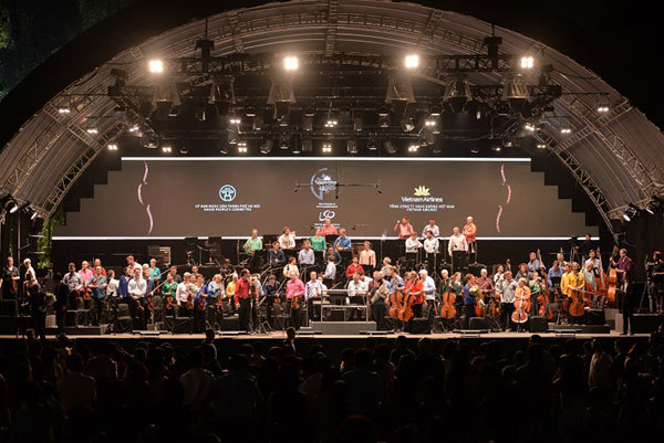 Vietnam Airlines Classic-Hanoi Concert: Đẹp nao lòng thu Hà Nội