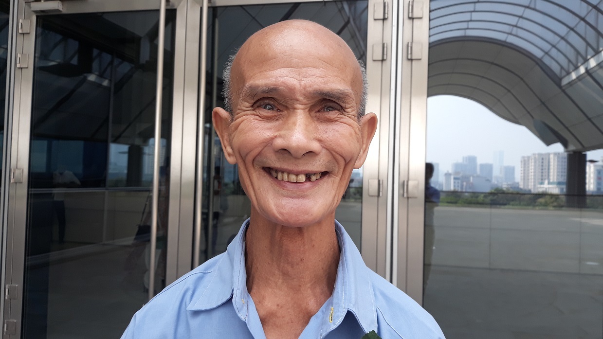 Cụ sinh viên 85 tuổi: “Hằng ngày tôi đạp xe 35 phút đến trường