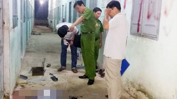 Chê vợ bạn 'nhiều chuyện', người đàn ông bị đâm chết tức tưởi