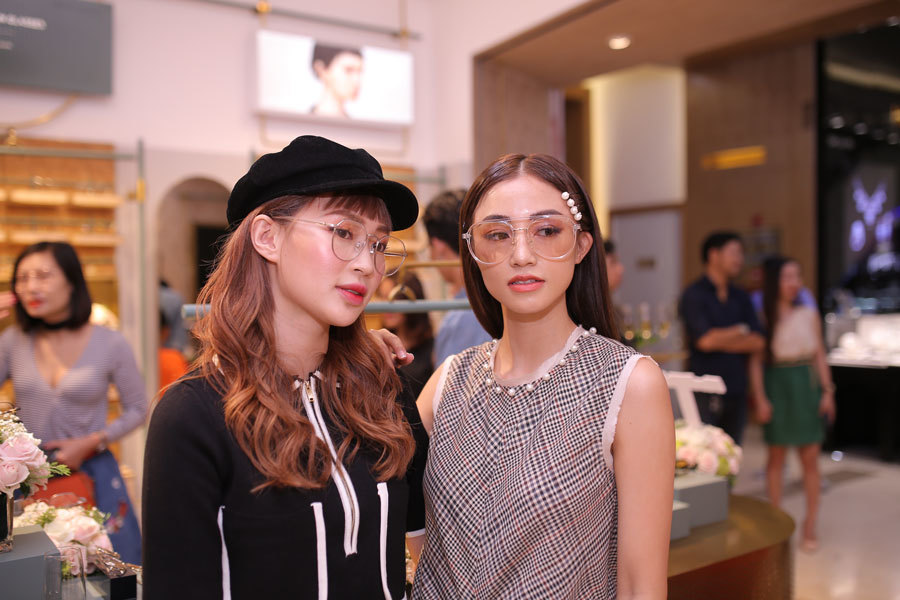 Salim sang chảnh bên bạn gái hot girl của Phở đặc biệt