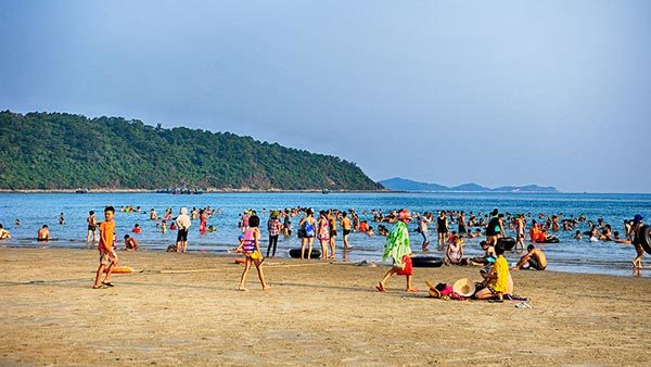 Quảng Ninh: Thêm bãi tắm Vàn Chảy đạt tiêu chuẩn du lịch