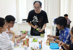 Nghệ nhân gấp giấy Nhật Bản hướng dẫn trẻ em Việt làm đồ chơi