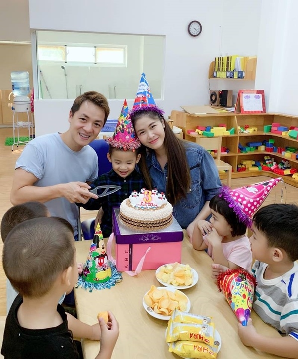 Tin sao Việt 10/10: Việt Hương nhuộm tóc trẻ trung đến khó tin ở tuổi 42