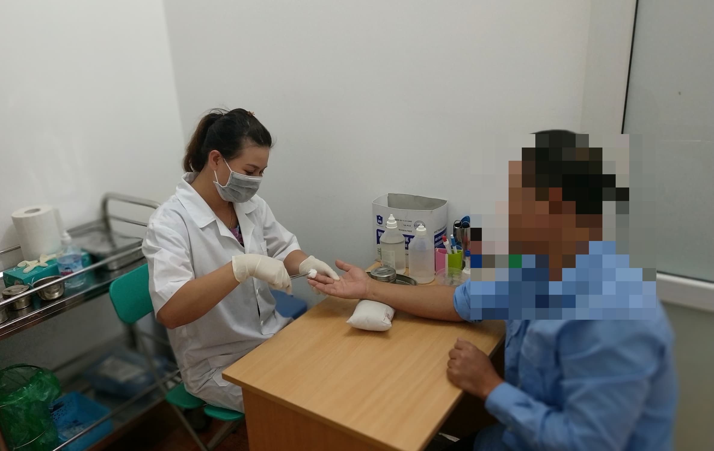 Gia đình giàu có ở Sài Gòn sốc nặng trước kết quả ADN của 2 bé gái