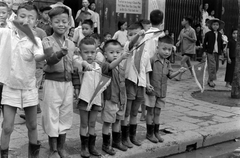 Ngày giải phóng Thủ đô dưới ống kính phương Tây
