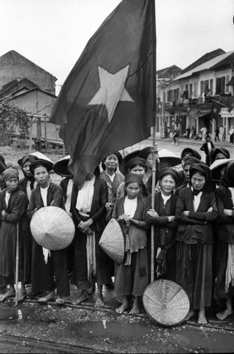 Ngày giải phóng Thủ đô dưới ống kính phương Tây