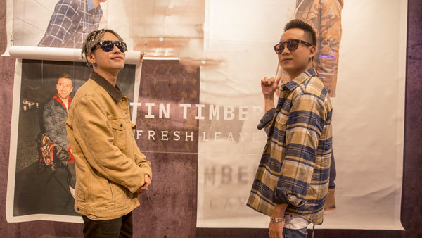 Chồng hot girl Trâm Anh và Mr.A khoe thời trang cực chất ngày chớm đông