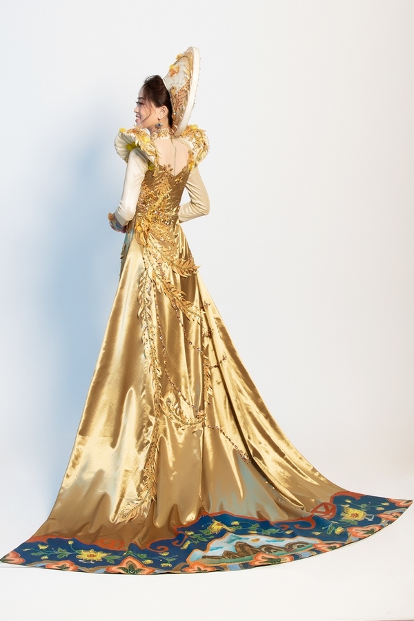 Quốc phục của Phương Nga tại Hoa hậu Hòa bình 2018