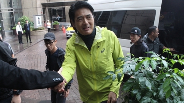 Châu Nhuận Phát lau nhà, giặt giũ mỗi ngày, vợ cho 100 USD tiêu một tháng