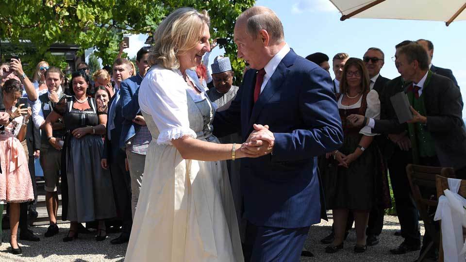 Xem Putin nhảy cuồng nhiệt trong bữa tiệc