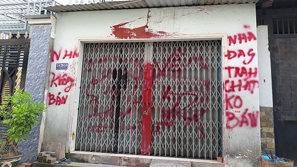 Cô giáo bị ‘khủng bố’, viết đơn xin giang hồ cho đi dạy