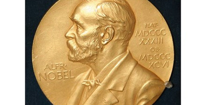 Người đoạt giải Nobel đầu tiên khiến vợ hoảng hốt vì phát minh ra cái gì?