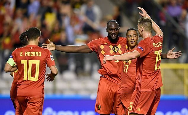 Lukaku lập cú đúp, Bỉ thắng nghẹt thở Thụy Sĩ