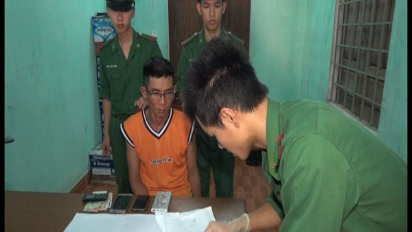 Bắt đối tượng vận chuyển hơn 1.600 viên ma túy tổng hợp