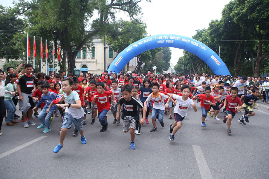 Hơn 1.000 người tham gia chạy vì trẻ em bị tai nạn giao thông